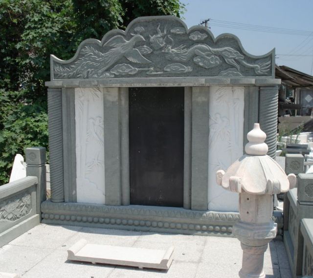 浮雕墓碑